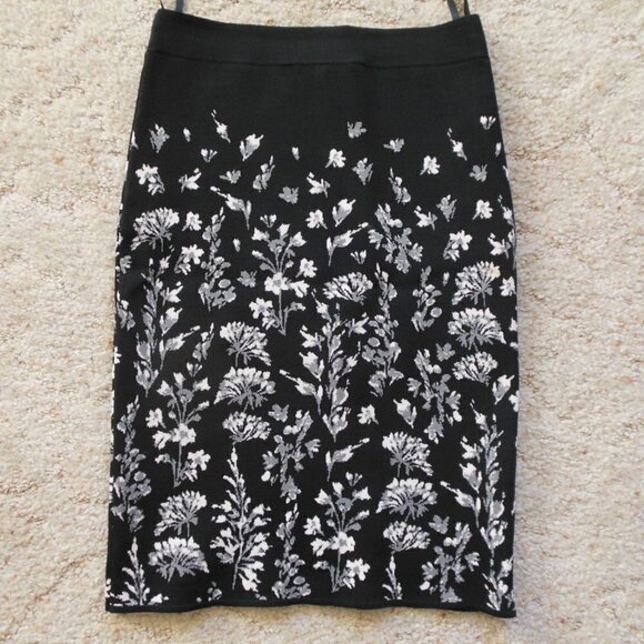 BCBGMaxAzria Black and Grey Floral Knit Skirt - Picture 3 of 3